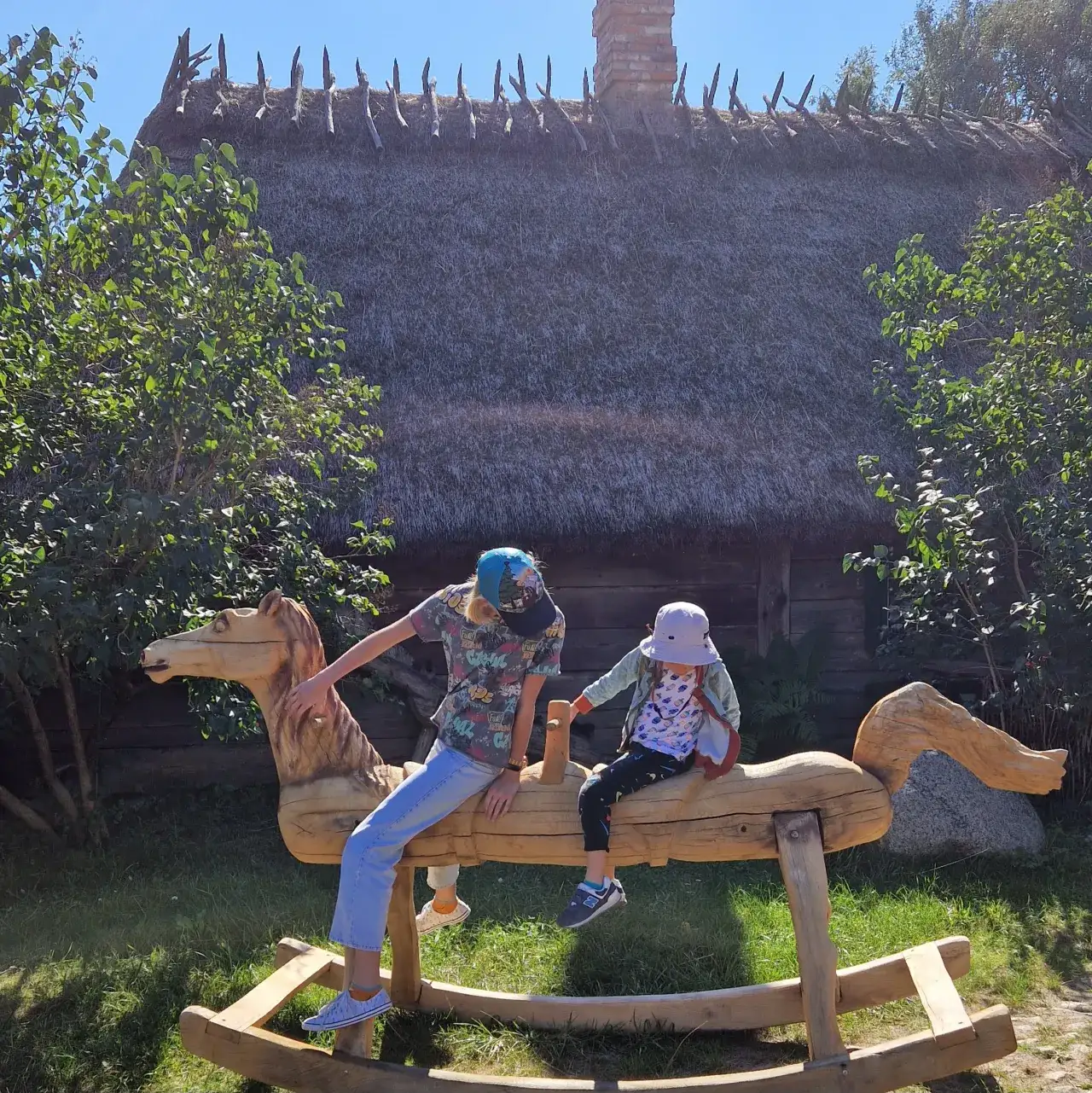 Zdjęcie Skansen kuligów: odkryj fascynującą kulturę i atrakcje regionu