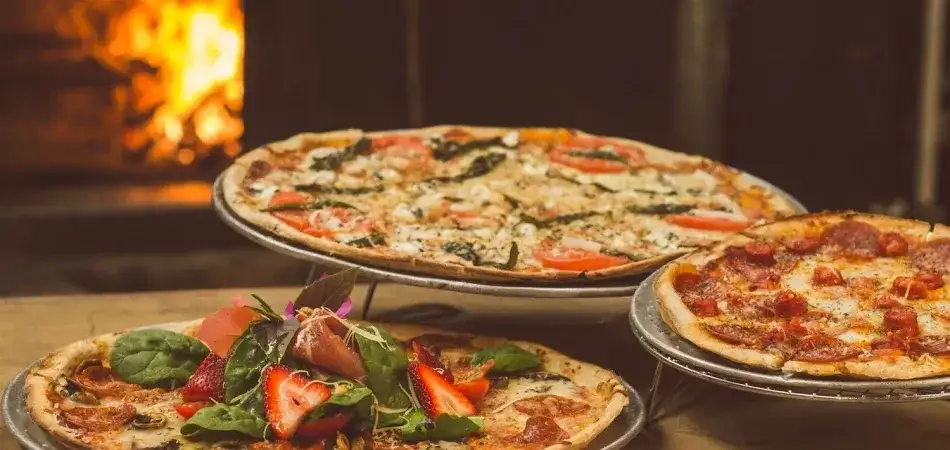 Zdjęcie Przepis na ciasto do pizzy z mlekiem i jajkiem, które zaskoczy smakiem