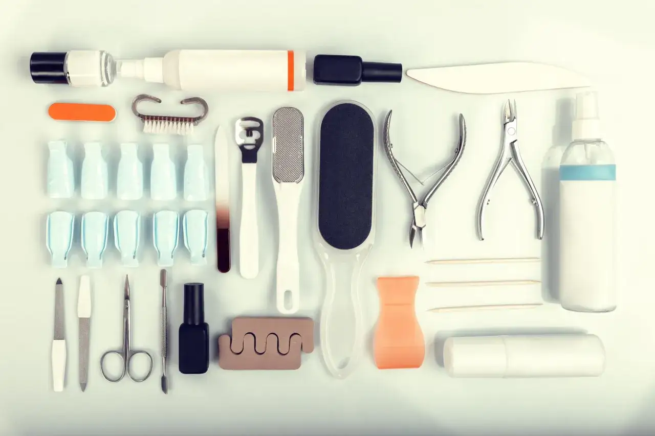 Zdjęcie Co jest potrzebne do manicure: 10 niezbędnych narzędzi i produktów