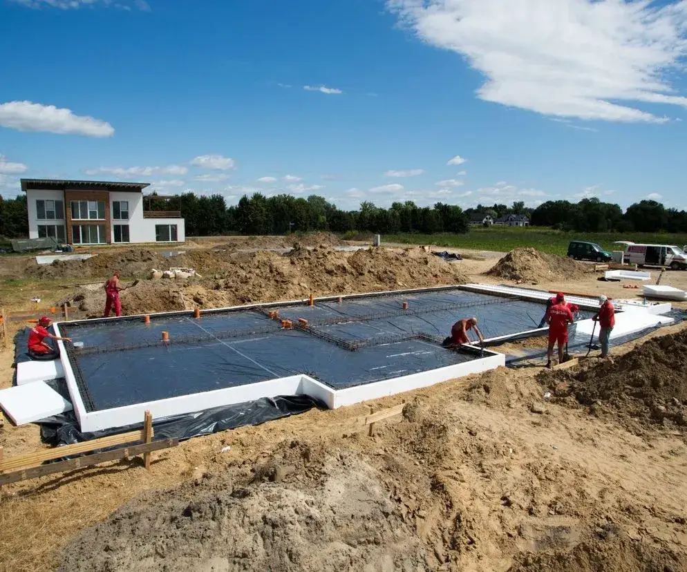 Zdjęcie Co tańsze płyta czy fundament - poznaj prawdziwe koszty budowy w 2025