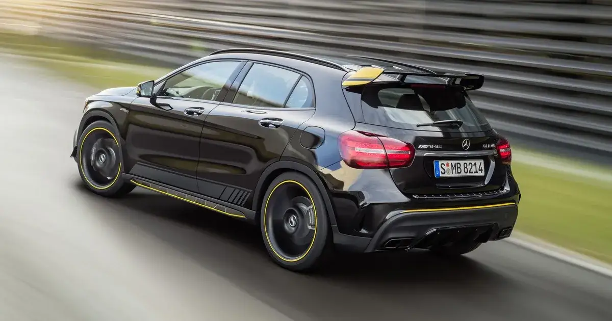 Zdjęcie Mercedes GLA 45 AMG - moc, osiągi i wyjątkowy design, który zaskakuje