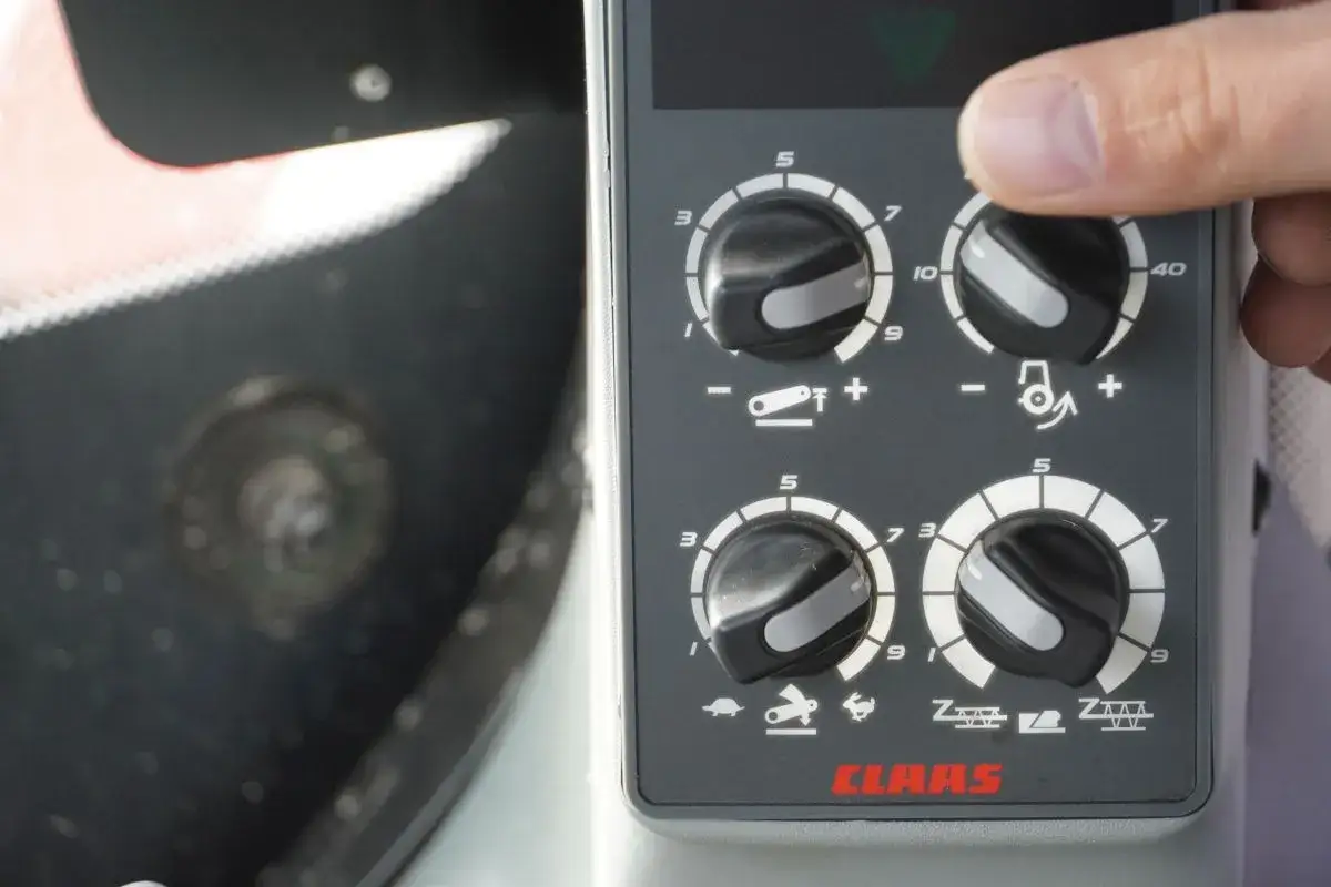 Zdjęcie EHR do ciągnika co to jest i jak zmienia pracę w rolnictwie