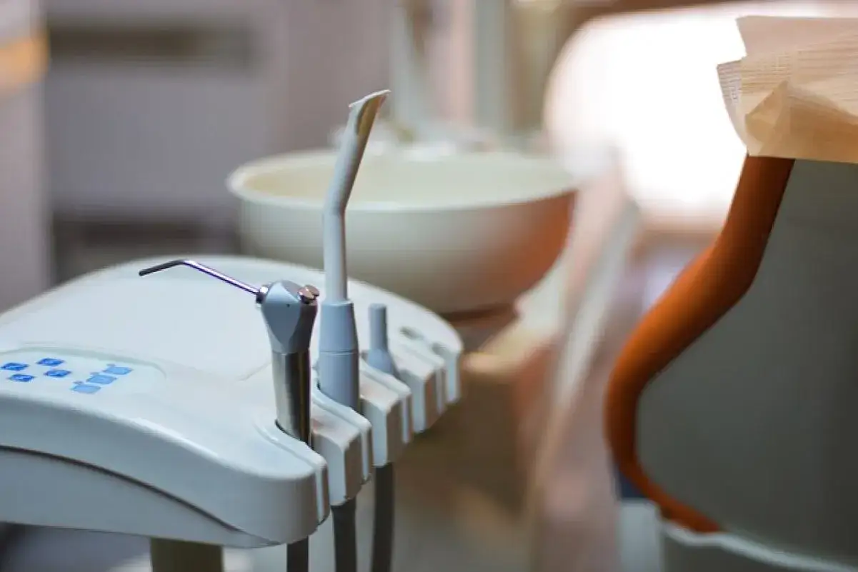 Zdjęcie Po jakim czasie schodzi znieczulenie od dentysty? Sprawdź, co musisz wiedzieć