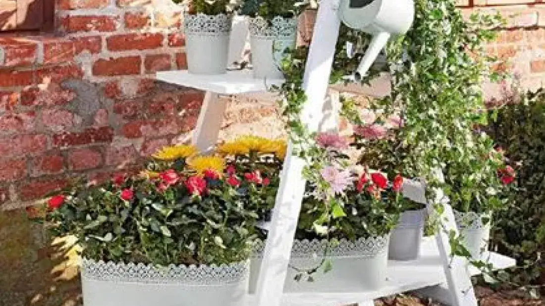 Zdjęcie Kwietnik jak drabina – stwórz unikalną dekorację dla swojego wnętrza