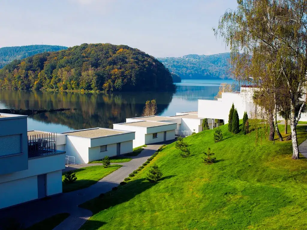 Zdjęcie Najlepsze hotele nad jeziorem w Małopolskim - luksus i relaks w naturze