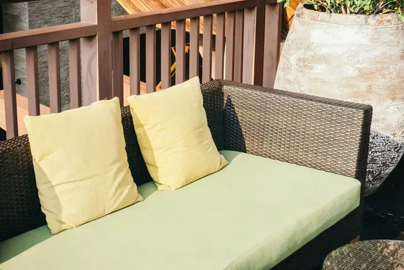 Zdjęcie Najlepsza pianka na poduszki ogrodowe - uniknij błędów przy wyborze