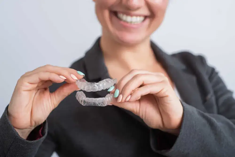 Zdjęcie Ile kosztuje aparat ortodontyczny? Sprawdź ceny i ukryte koszty