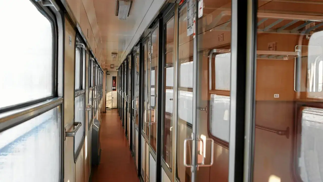 Zdjęcie Jak dojechać do dąbek pociągiem – najlepsze trasy, przesiadki i czas podróży