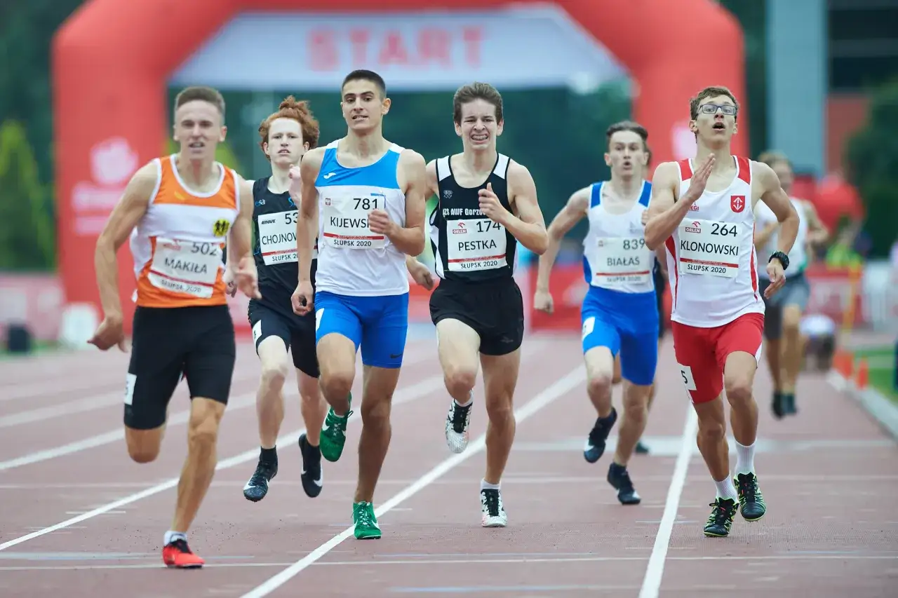 Zdjęcie Bieg na 800 m w liceum: Normy czasowe i rekordy uczniów