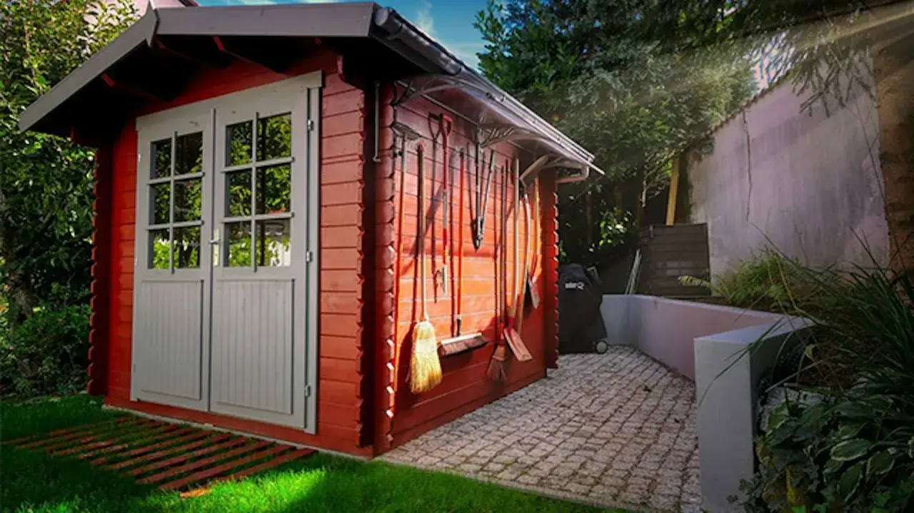 Zdjęcie Czym obić domek ogrodowy? Najlepsze materiały i porady na start