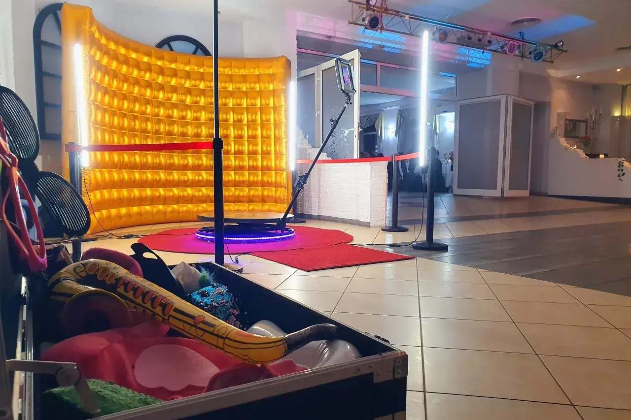 Zdjęcie Ile kosztuje wynajem fotobudki 360? Zaskakujące ceny i czynniki wpływające