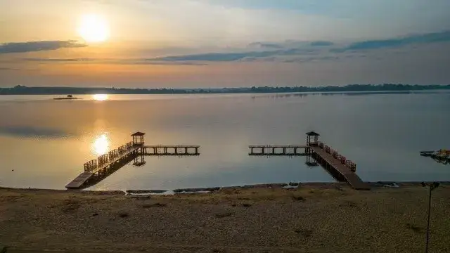 Zdjęcie Camping jezioro Powidzkie – najlepsze miejsca, ceny i zasady biwakowania