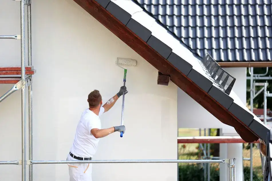 Zdjęcie Czy malowanie elewacji wymaga zgłoszenia? Sprawdź, zanim zaczniesz!