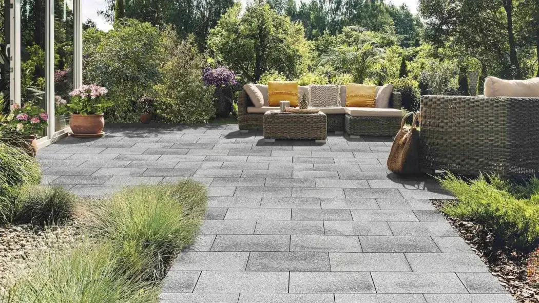 Zdjęcie Jaki spadek na tarasie z kostki, aby uniknąć problemów z wodą