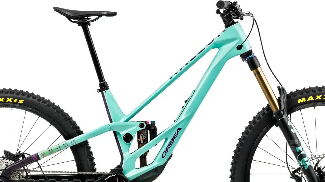 Zdjęcie Co je enduro bike? Odkryj jego cechy i zastosowania w jeździe.