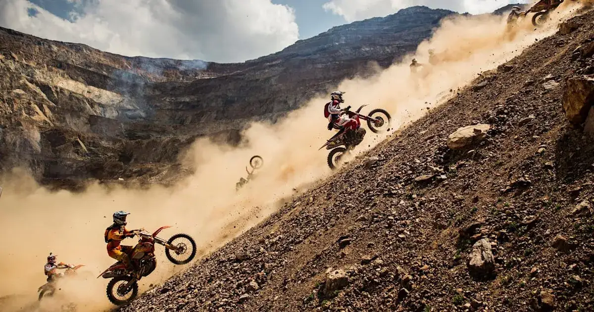 Zdjęcie Super Enduro co to jest? Poznaj emocjonujący świat motocykli enduro