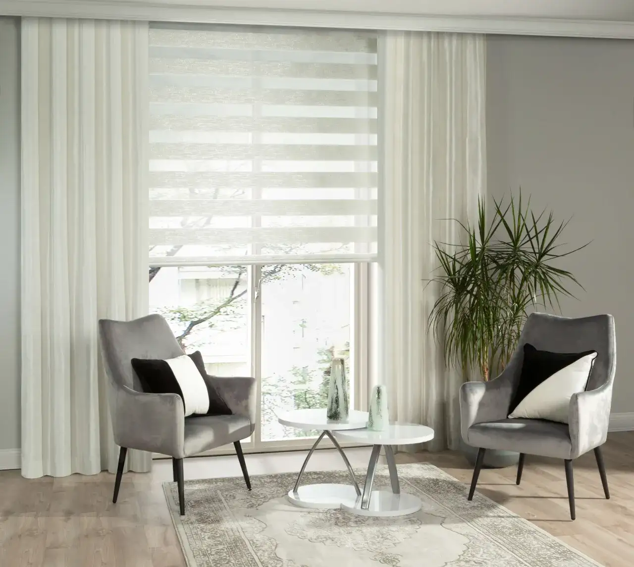 Zdjęcie Jakie zasłony do szarej ściany: 8 skutecznych sposobów na stylowe wnętrze