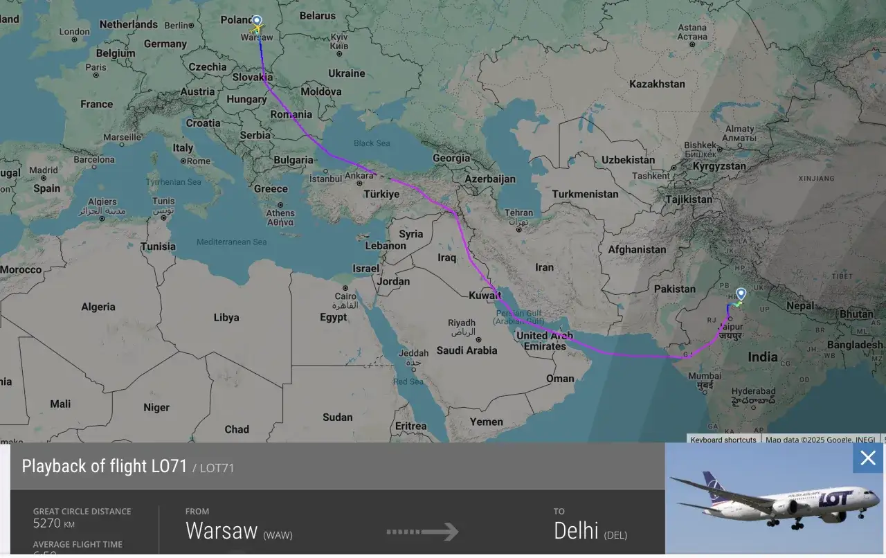 Zdjęcie Ile trwa lot z Warszawy do Indii? Czas podróży z przesiadkami i bez