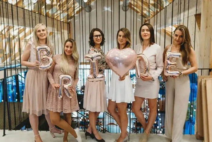 Zdjęcie Wiecz&oacute;r panieński: stylizacje dla Panny Młodej i gości jak olśnić?