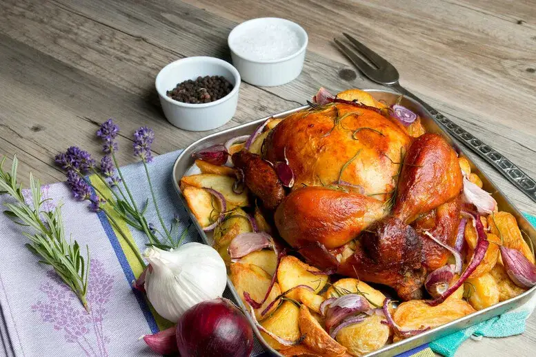 Zdjęcie Pomysły na obiad z resztek pieczonego kurczaka, które zaskoczą smakiem