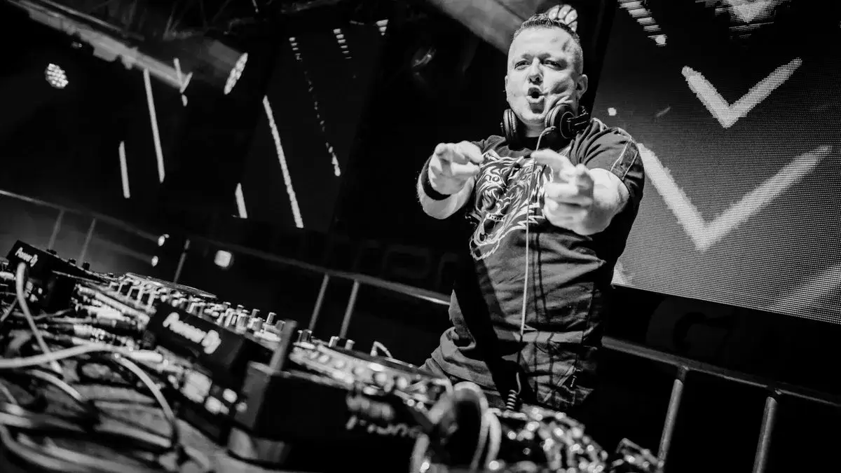Zdjęcie Ile kosztuje DJ Hazel? Cena, stawki i jak rezerwować
