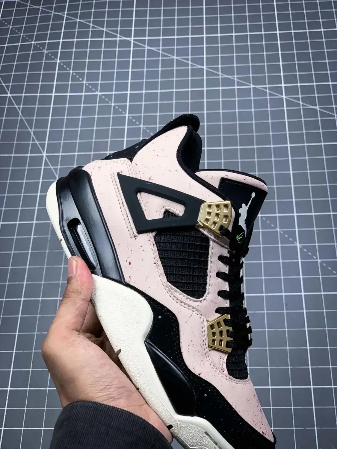 Zdjęcie Jordan 4 Retro Silt Red Splatter - Gdzie znaleźć i jak kupić?