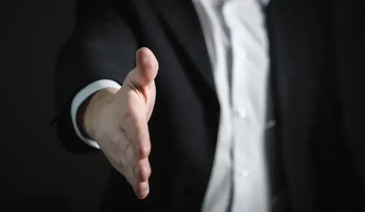 Zdjęcie Jak siedzieć na rozmowie o pracę, aby uniknąć wstydu i zyskać pewność