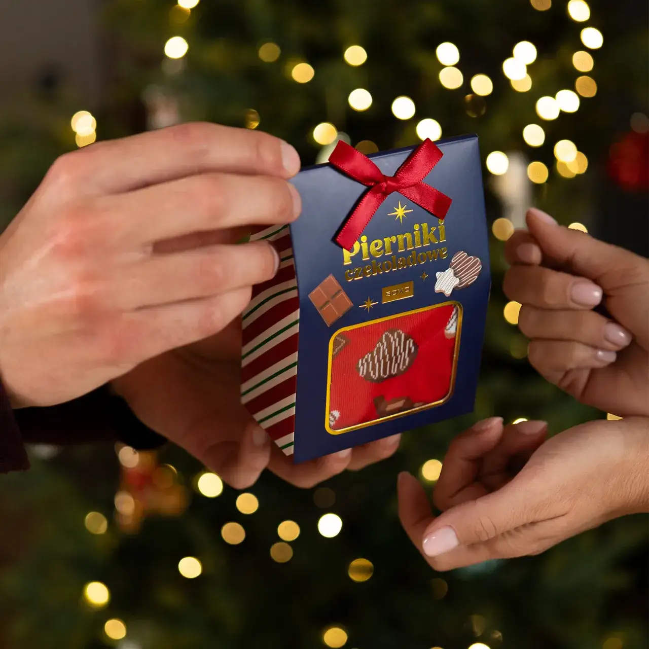 Zdjęcie Co kupić koleżance pod choinkę? 10 wyjątkowych pomysłów na prezenty