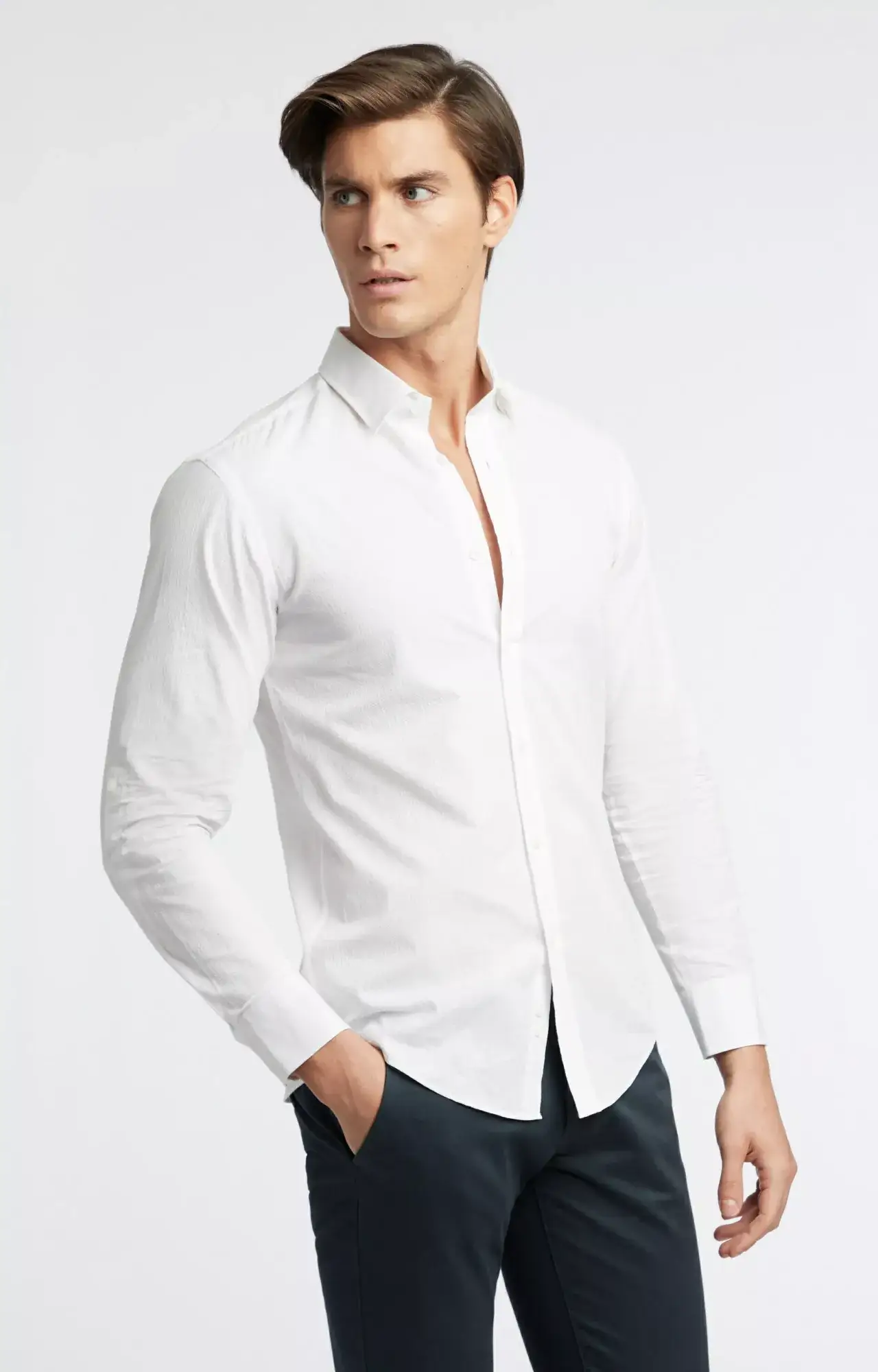 Zdjęcie Co to jest koszula casualowa i jak ją nosić z klasą?