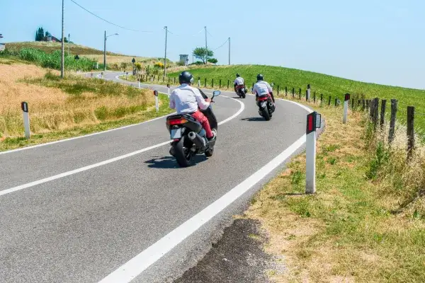 Zdjęcie Co grozi za jazdę motorowerem bez uprawnień? Sprawdź kary i konsekwencje
