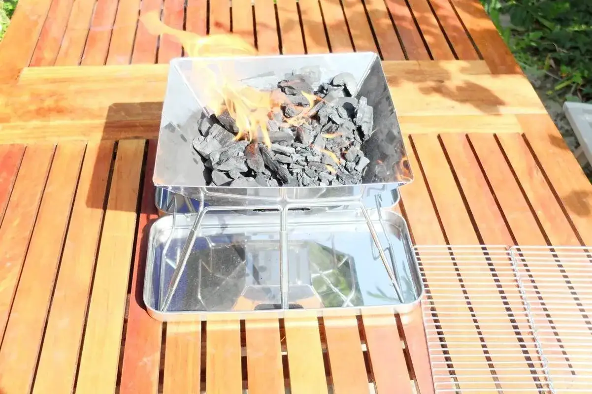 Zdjęcie Mały grill - idealne rozwiązania na piknik i kemping, kt&oacute;re musisz znać