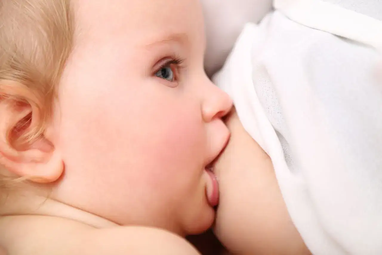 Zdjęcie Jak odstawić niemowlę od piersi? Porady i doświadczenia mam