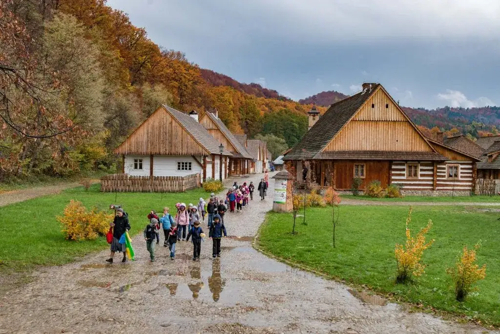 Zdjęcie Skansen Sanok: Fascynująca historia, atrakcje i praktyczne informacje