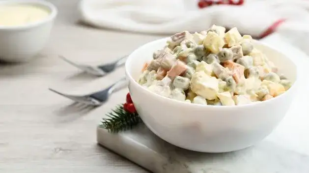 Zdjęcie Ile sałatka może stać w lodówce, by nie stracić świeżości?