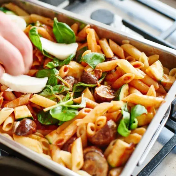 Zdjęcie Pyszna zapiekanka z makaronem penne, którą pokochasz na obiad