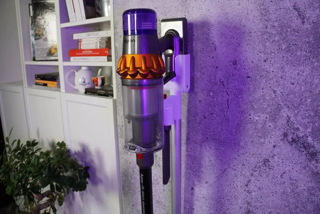 Zdjęcie Dyson V12 czy V15 - który odkurzacz lepiej spełni Twoje oczekiwania?