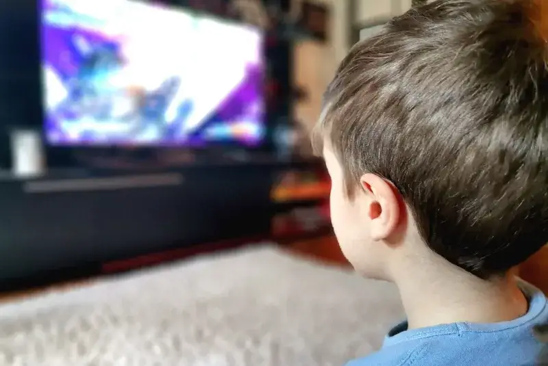 Zdjęcie Jak telewizja wpływa na rozwój dziecka – skutki i zalety oglądania