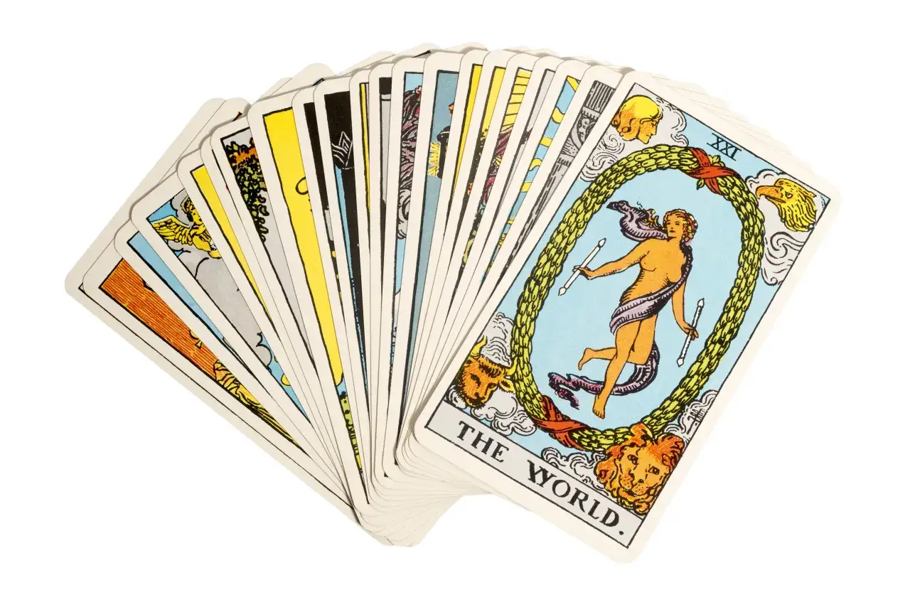 Zdjęcie Co to tarot? Odkryj tajemnice kart i ich znaczenie w wróżeniu
