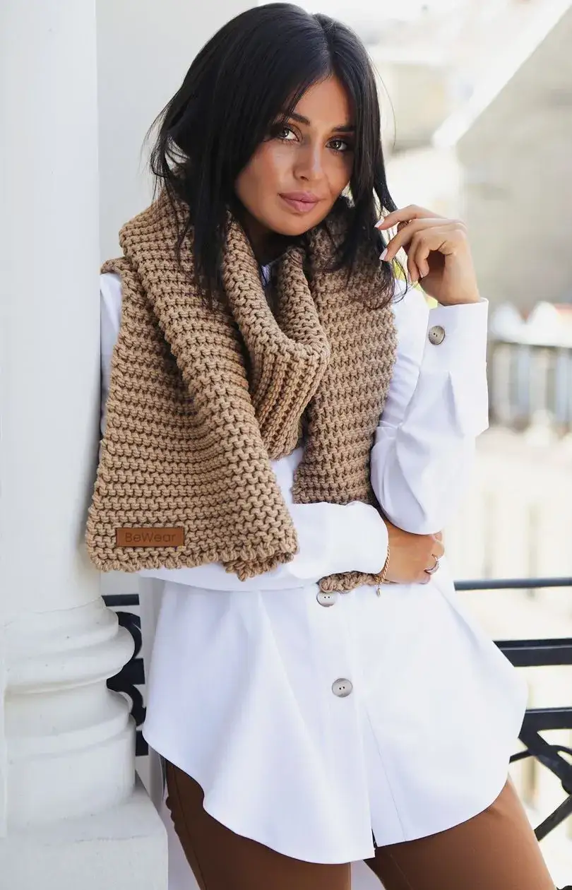 Zdjęcie Jak wiązać szalik do płaszcza: stylowe sposoby na ciepłe dni