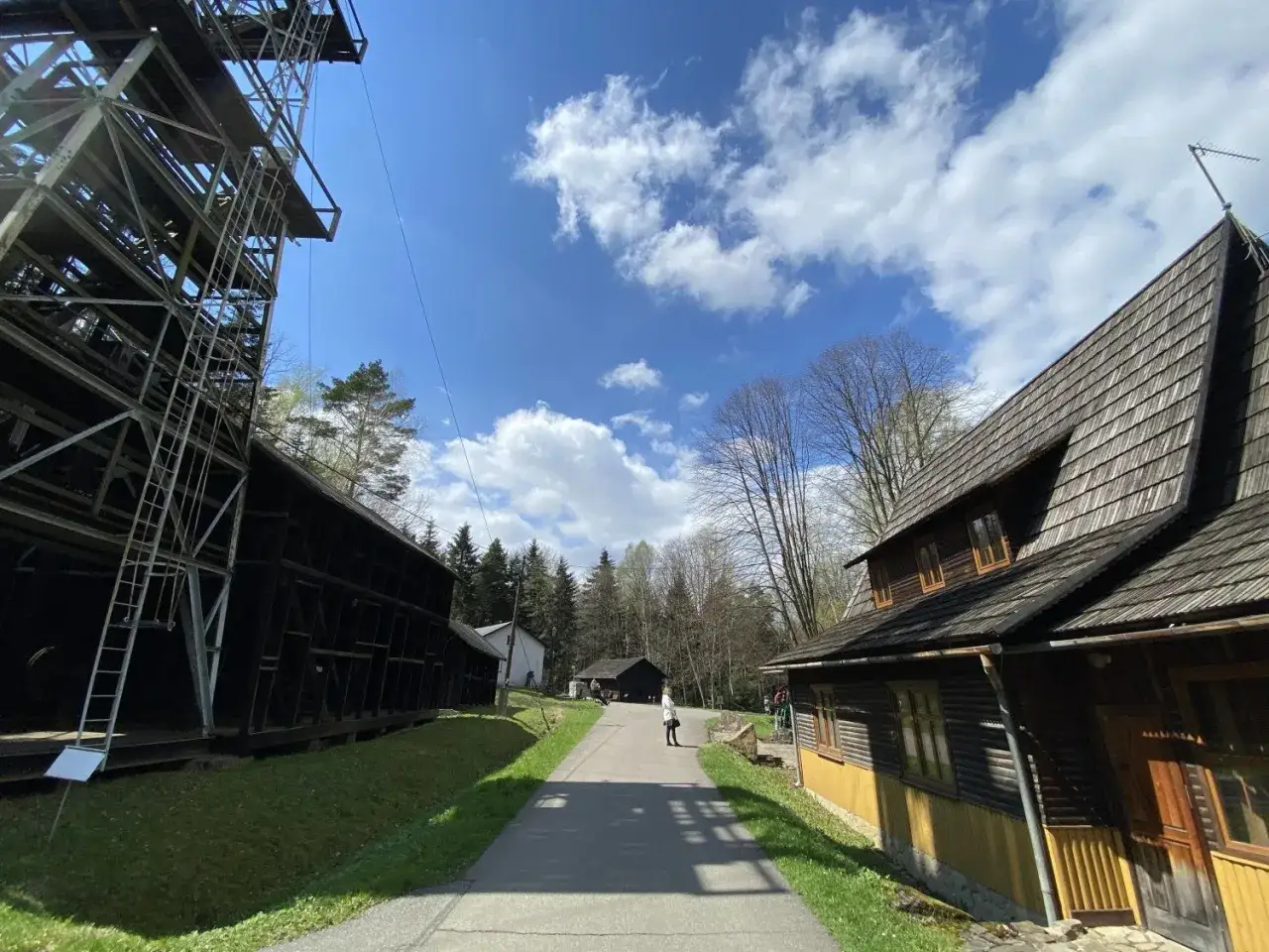 Zdjęcie Skansen Bóbrka: Odkryj fascynującą historię przemysłu naftowego