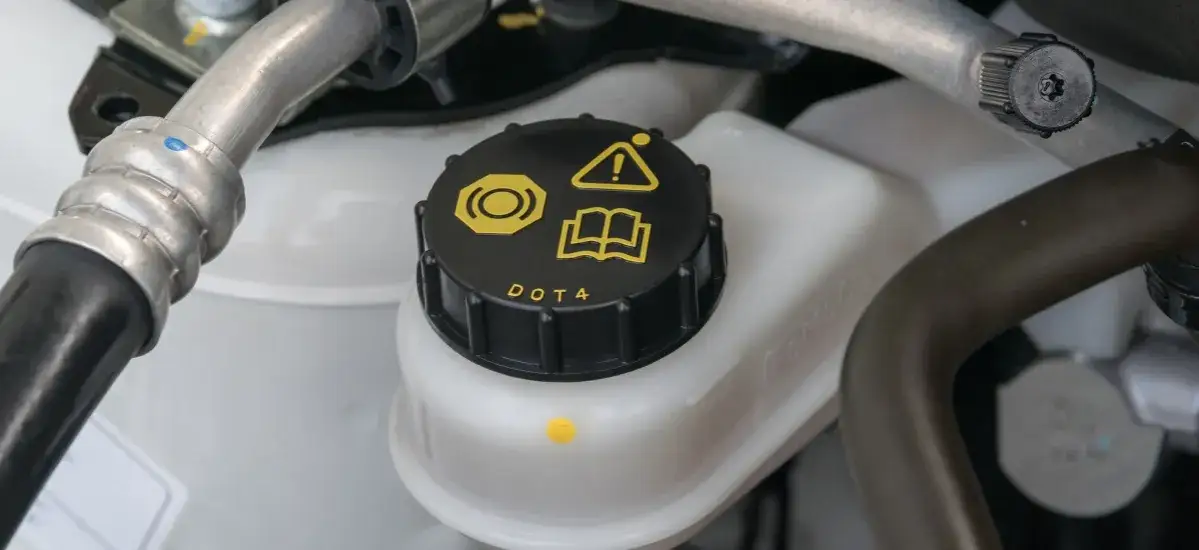 Zdjęcie Bremsflüssigkeit wechseln: So vermeiden Sie teure Schäden am Auto