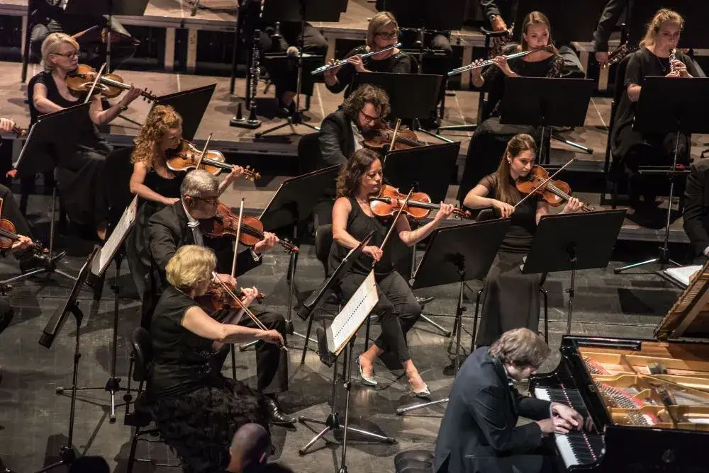 Zdjęcie Cygańska orkiestra symfoniczna: historia, wirtuozeria i niezapomniane występy