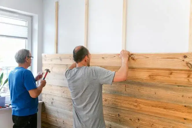 Zdjęcie Jak mocować boazerię drewnianą: praktyczne wskazówki krok po kroku