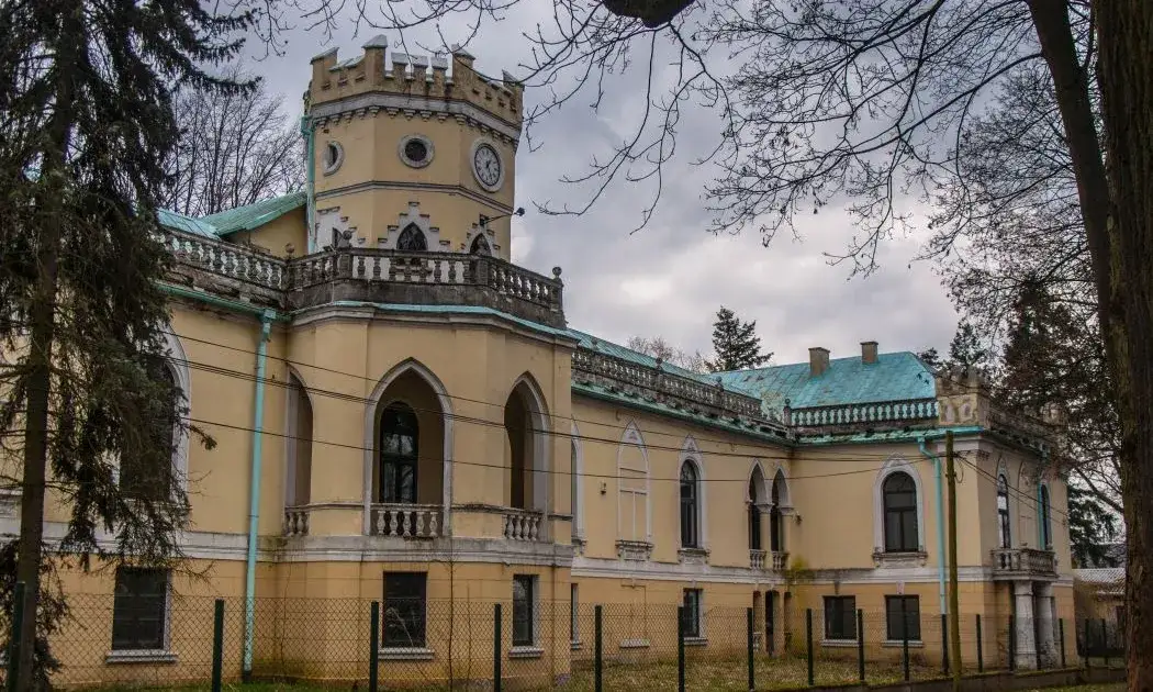 Zdjęcie Pałac w Kłobucku - fascynująca historia i architektura, którą warto poznać