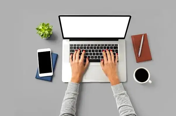 Zdjęcie Ile kWh zużywa laptop? Poznaj zaskakujące fakty o energii