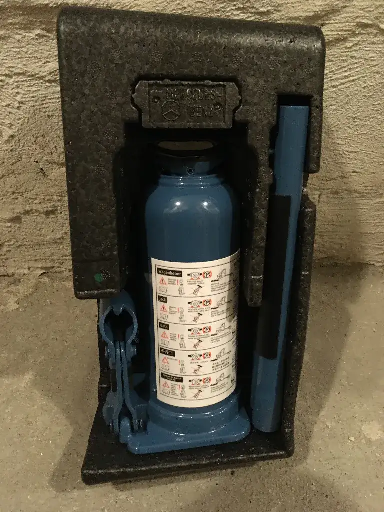 Zdjęcie Gdzie znaleźć lewarek do Mercedes Sprinter? Sprawdź najlepsze opcje