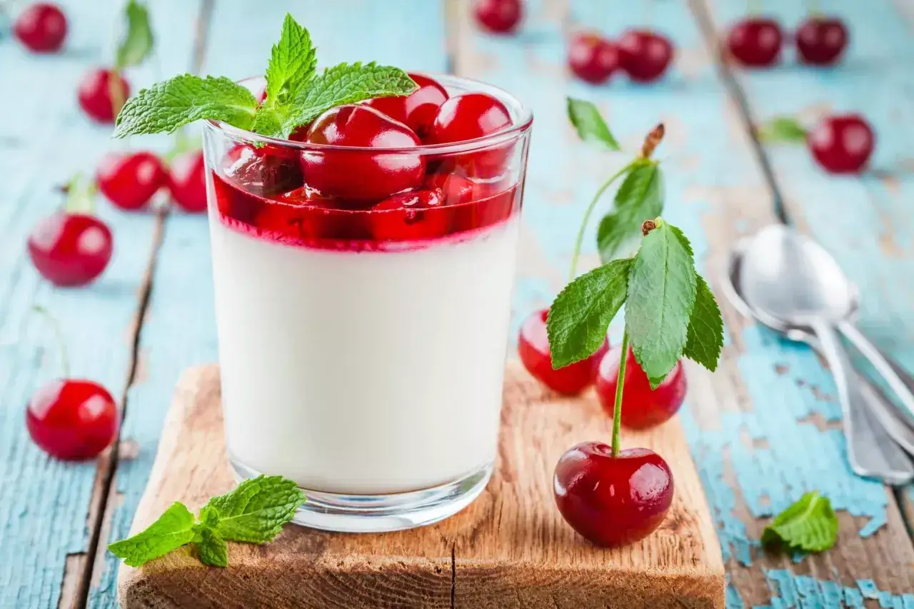 Zdjęcie Co zrobić z wiśniami po nalewce? 10 pysznych przepis&oacute;w na desery