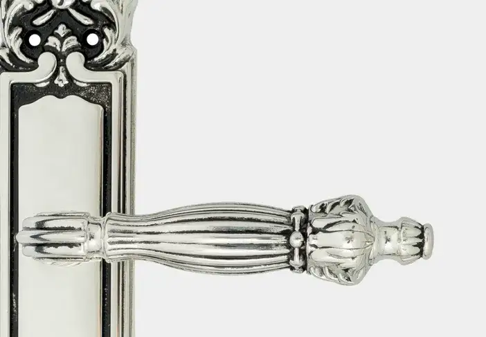 Zdjęcie Klamki retro do drzwi zewnętrznych: 7 stylowych propozycji