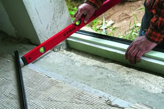 Zdjęcie Jak wstawić drzwi bez błędów - krok po kroku do idealnego montażu