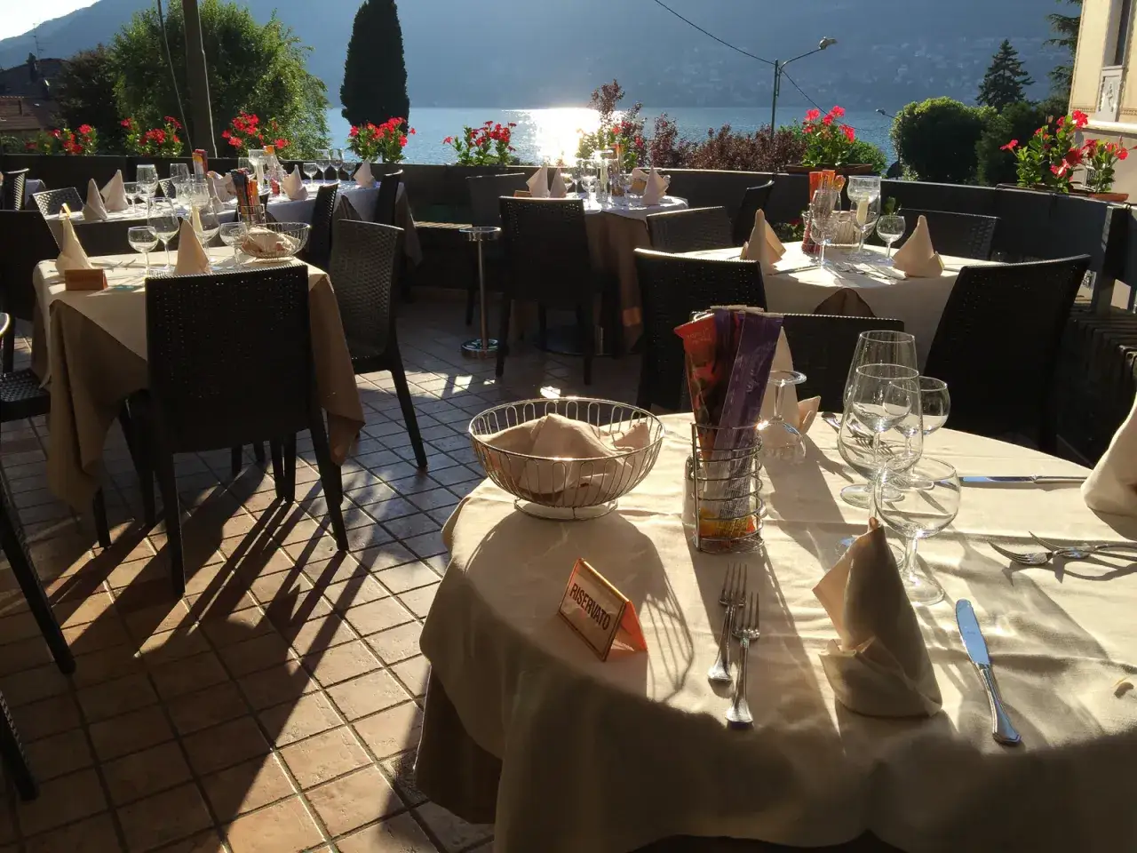 Zdjęcie Lecco gdzie zjeść: odkryj najlepsze restauracje z widokiem i smakiem